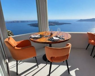 Sun Rocks Boutique Hotel - Caldera View Suites & Sunset Dining Experience - Firostefani