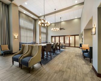 Hampton Inn & Suites Fredericksburg-at Celebrate Virginia - Fredericksburg - Restaurant
