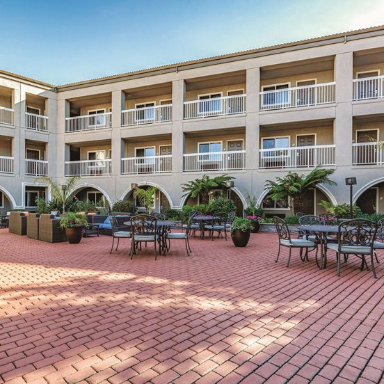 La Quinta Inn & Suites by Wyndham San Francisco Airport West image 1