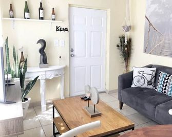 Apartment Near Main Plaza W/ Disney+, Netflix & More!! - Zamora