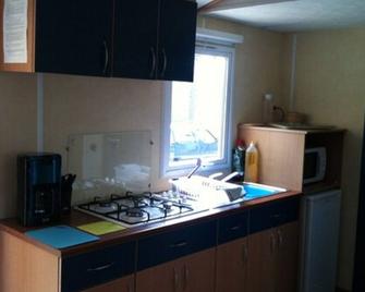 Camping Les Etoiles - Arnac-Pompadour - Cocina