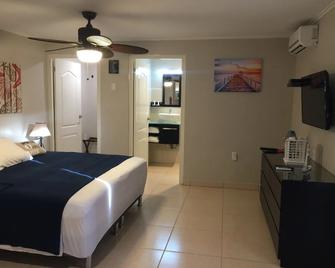 The Pier Beach Inn & Suites - Willemstad - Bedroom
