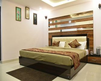 hotel dessert palm gwalior - Gwalior - Slaapkamer
