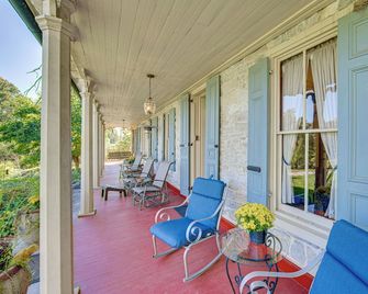 Walk to Creek: Mount Joy Home near Nook Sports - Mount Joy - Balcón
