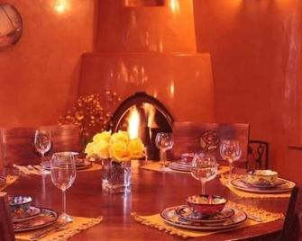 Antigua Inn-Private Historic East Side property steps from the Plaza. - Santa Fe - Ruokailuhuone