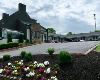 Quarters Inn & Suites - Antioch - Building