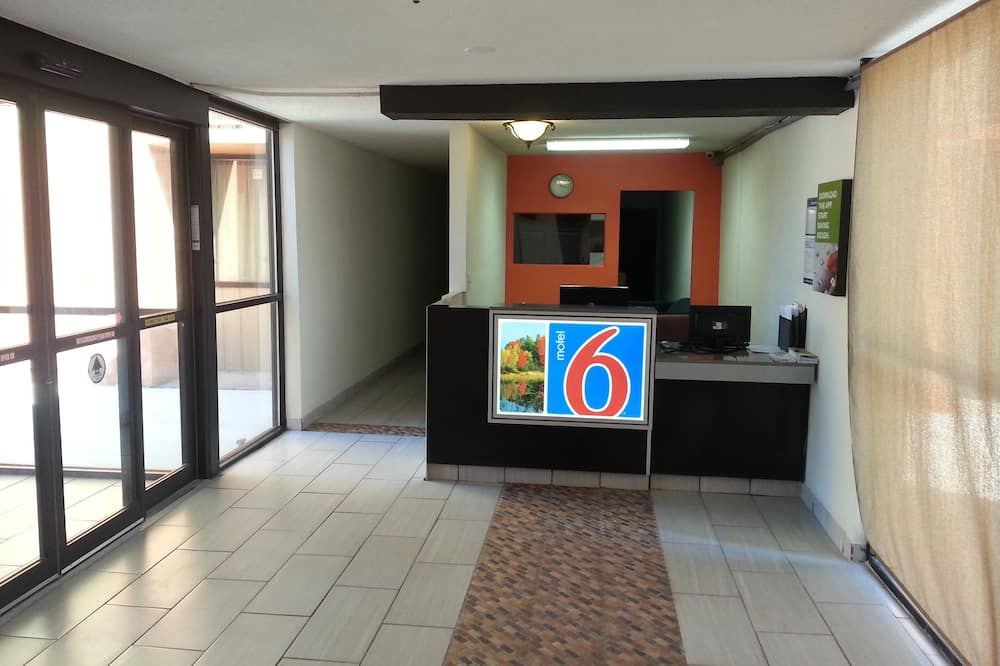 Motel 6 Jackson Tn - ג'קסון - דלפק קבלה