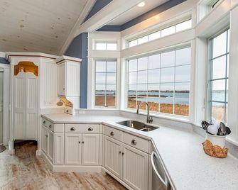 Nicest Waterfront in Maine w/ Private Beach! - Bailey Island - Cocina