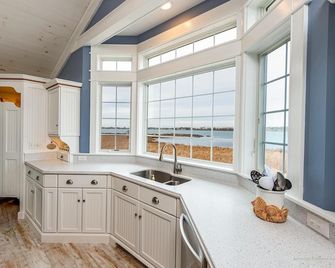 Nicest Waterfront in Maine w/ Private Beach! - Bailey Island - Cucina
