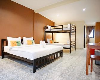 Warmwell Hostel - Kanchanaburi - Bedroom
