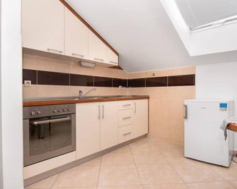 Apartments Karolina (20211-A5) - Novalja - island Pag - Novalja - Keittiö