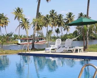 Manor Backwater Resort - Kumarakom