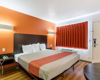 Motel 6 Albuquerque Northeast - אלבקורקי - חדר שינה