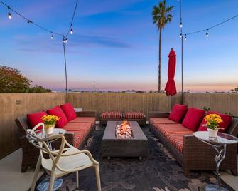4 Bed Penthouse w/City View Deck and Firepit. Near Zoo - San Diego - Varanda