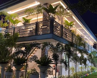 The Veehive Guesthouse - Moalboal - Budova