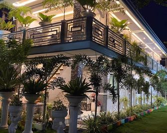 The Veehive Guesthouse - Moalboal - Budova
