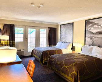 Super 8 by Wyndham Castlegar BC - Castlegar - Schlafzimmer