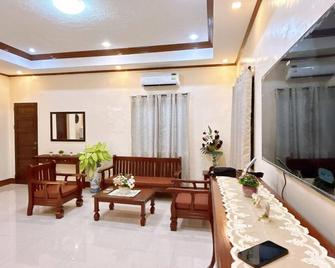 Modern 2 BR House -10min to Beach and Mountain - Ciudad de Cebú