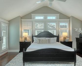 Avila Good Life - A luxury 2 Bdrm condo 3 houses from beach with ocean views - Avila Beach - Bedroom
