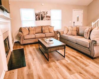 Percy Priest Lake2 Quiet Family Home - La Vergne - Living room