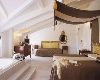 M Glamour Hotel - גביצ'ה מארה - חדר שינה