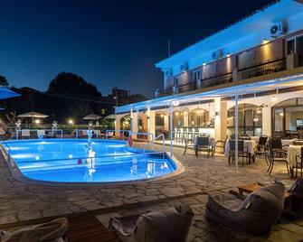 瑪塔索酒店 - 科孚島 - 古維亞 - 游泳池