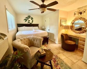 Poolside King Cabana with full kitchen, king bed, sleeper sofa and pool access, Hotel Room - Mount Ida - Bedroom