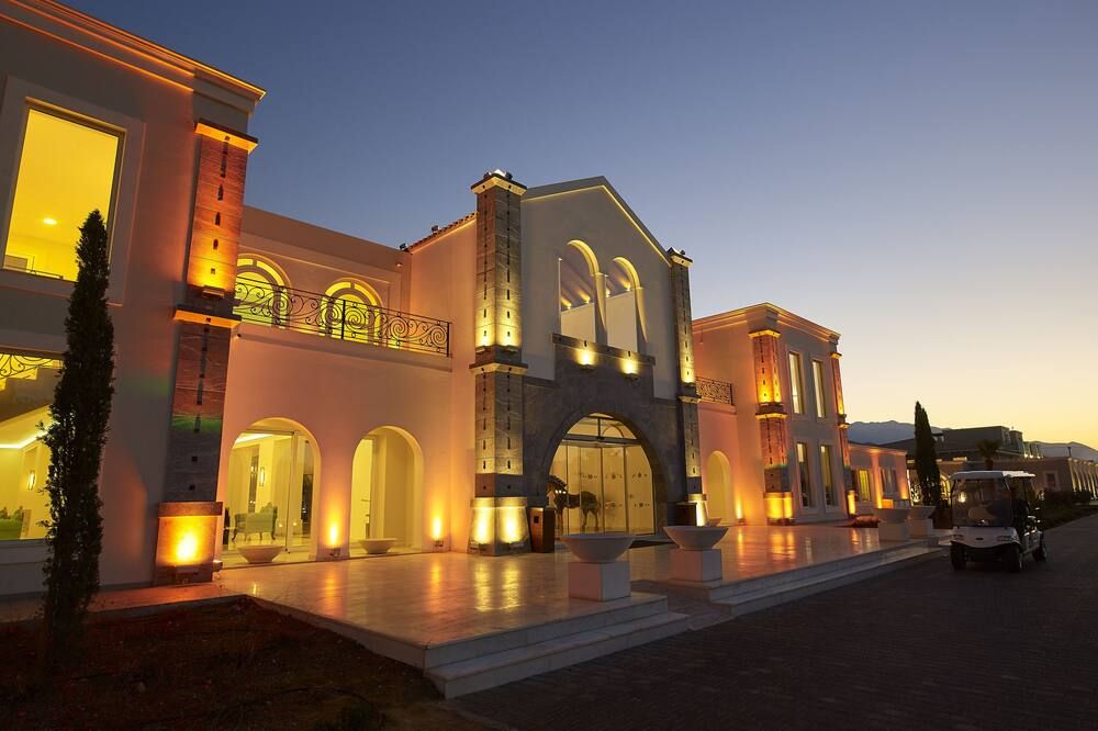 أنيموس لاكشري جراند ريزورت