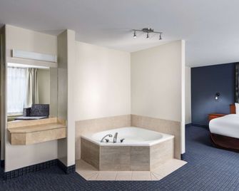 Super 8 by Wyndham Sainte Agathe Des Monts - Sainte-Agathe-des-Monts - Bedroom