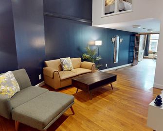 Steps from Broadway - The Lofts @ 107 - Unit 6, Steps from Broadway - The Lofts @ 107 - Unit 6 - Nashville - Salon