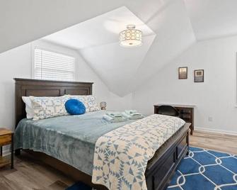 Cute 1 Bedroom | Close Popular Noda - Charlotte - Bedroom