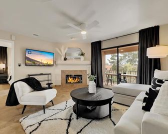 Kings Way #201 Fountain Hills - Fountain Hills - Living room