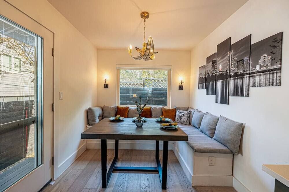 Pet Friendly Stylish & Central Bungalow, Walkable! - Austin - Ruang makan