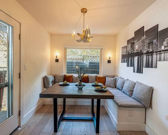 Pet Friendly Stylish & Central Bungalow, Walkable! - Austin - Spisestue