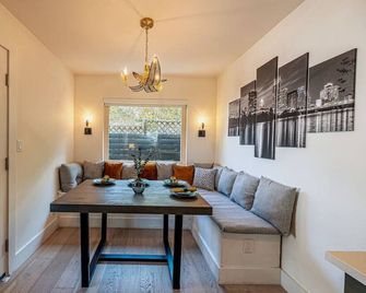 Pet Friendly Stylish & Central Bungalow, Walkable! - Austin - Ruang makan