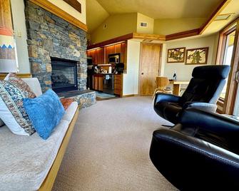 Terrace Point on Lake Superior - Grand Marais - Huiskamer