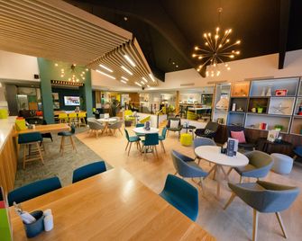 Holiday Inn Newport By IHG - Newport - Edificio