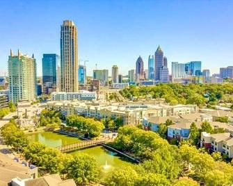 New Home in MidTown- Sleeps 11 For Rent in Atlanta - Atlanta