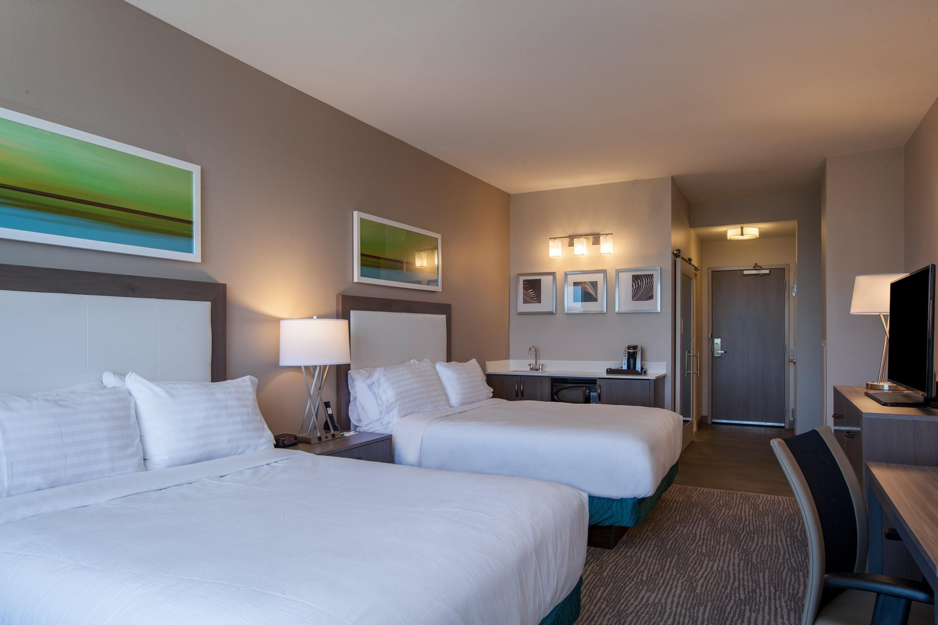 Bedroom view of Holiday Inn Cleveland Clinic