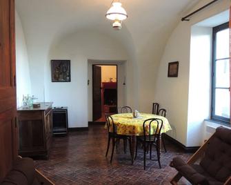 Beautiful House Of Character In The Class Village Of Villeneuve-Lembron - Boudes - Comedor