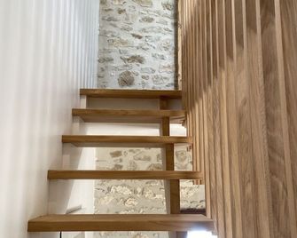 Chambre D'hôtes de Charme aux Portes des Cévennes - Salazac - Escaleras