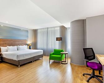 La Quinta by Wyndham Medellin - Medellín - Habitación
