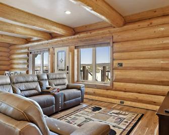 Buckskin Flats, Lake Access+4bdrms+ac+close2ynp - Island Park - Living room