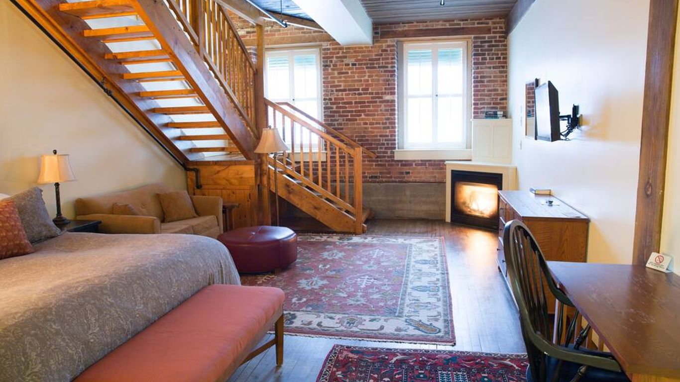 The Common Man Inn & Restaurant