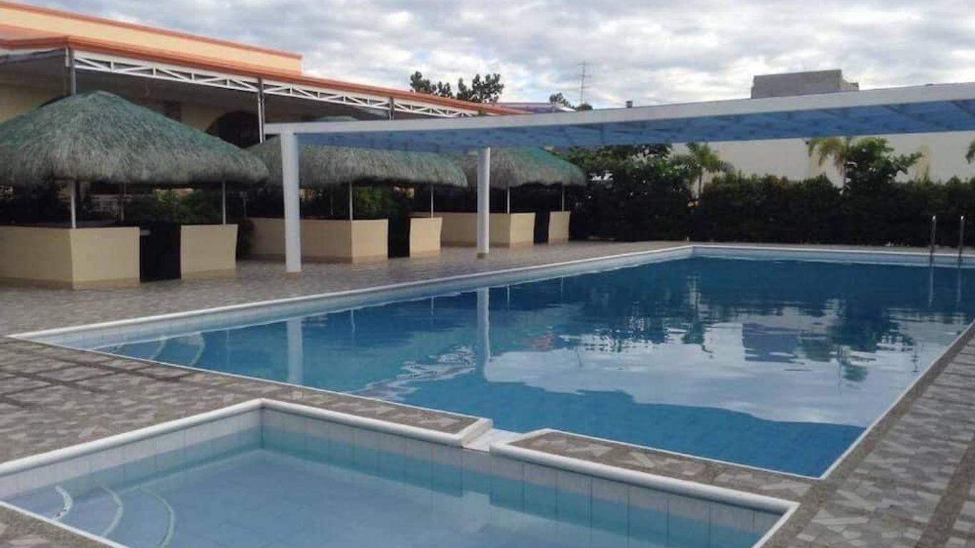 يو كيه إل إيفر ريزورت هوتل