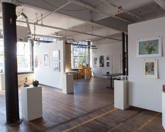 Chic Modern Loft w/Historic Charm in the PA Wilds - Williamsport - Σαλόνι ξενοδοχείου