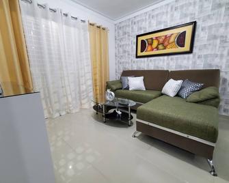 Lovely 3-bedroom condo with one parking available - Santo Domingo Oeste - Sala de estar