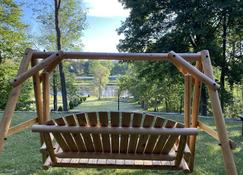 Riverview Getaway - Plymouth - Patio