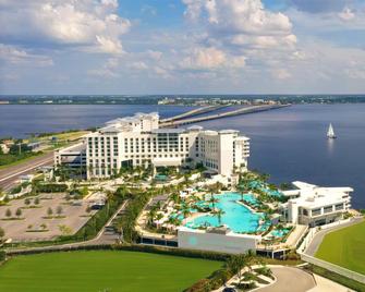 Sunseeker Resort Florida Gulf Coast, Curio by Hilton - Charlotte Harbor - Piscina