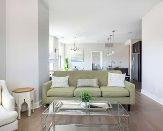 2b 2ba Luxury Downtown Suite Rooftop Deck & Gym - Baltimore - Living room